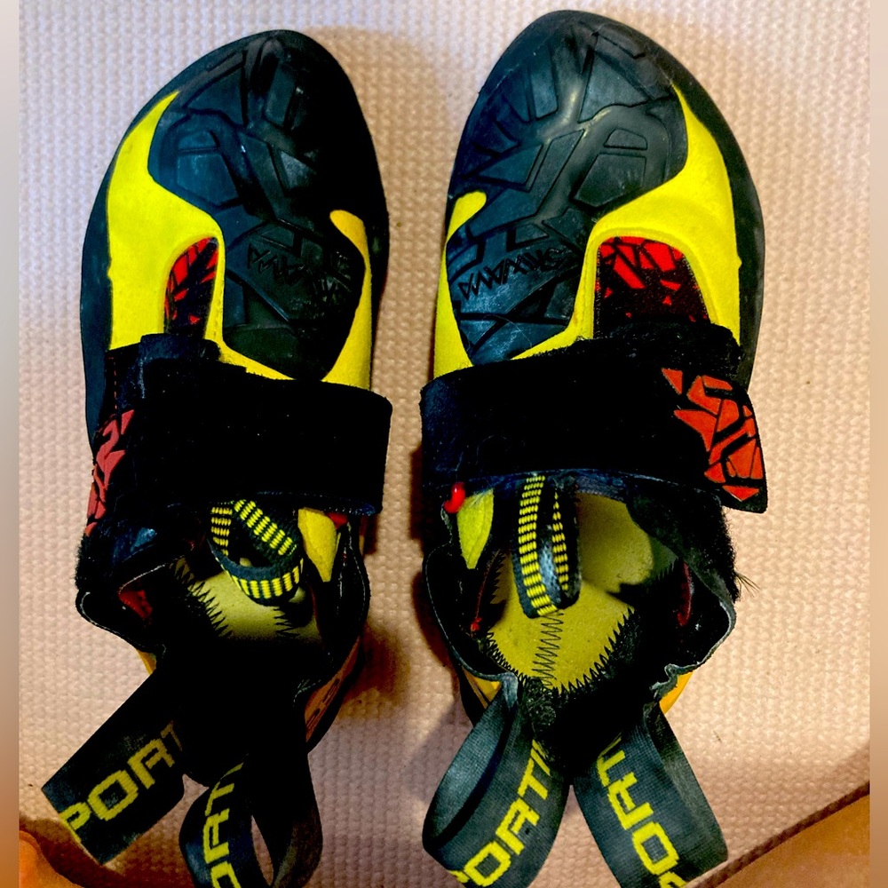 NWOB LA SPORTIVA SKWAMA CLIMBING SHOE 34.5